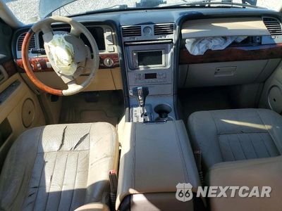 Zdjęcie 8 z 14 samochodu: 2005 LINCOLN NAVIGATOR VIN:5LMFU28535LJ10162 - miniatura