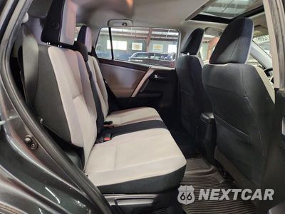 Zdjęcie 11 z 13 samochodu: 2016 TOYOTA RAV4 HV XLE VIN:JTMRJREV5GD005324 - miniatura