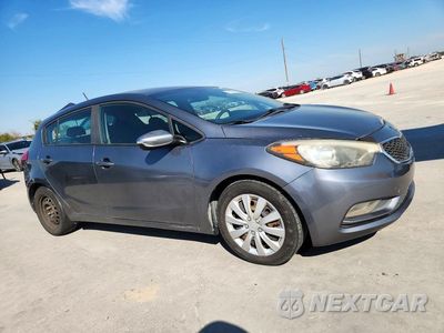 Czwarte zdjęcie samochodu z boku: 2016 KIA FORTE LX VIN:KNAFK5A88G5584812 - miniatura