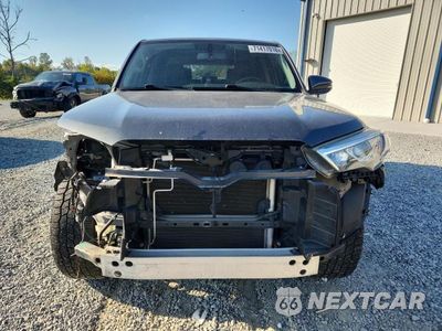 Piąte zdjęcie samochodu w środku: 2019 TOYOTA 4RUNNER SR5 PREMIUM VIN:JTEBU5JR4K5636249 - miniatura