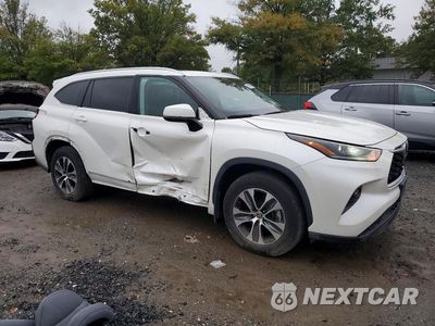 Czwarte zdjęcie samochodu z boku: 2021 TOYOTA HIGHLANDER XLE VIN:5TDGZRBH6MS122957 - miniatura