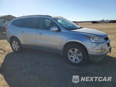 Czwarte zdjęcie samochodu z boku: 2012 CHEVROLET TRAVERSE LT VIN:1GNKRGED2CJ101369 - miniatura