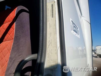 Zdjęcie 13 z 14 samochodu: 2014 VOLVO VNL SEMI TRUCK VIN:4V4NC9EH5EN148773 - miniatura