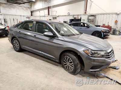 Czwarte zdjęcie samochodu z boku: 2021 VOLKSWAGEN JETTA S VIN:3VWC57BU6MM008711 - miniatura