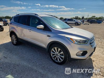 Czwarte zdjęcie samochodu z boku: 2017 FORD ESCAPE TITANIUM VIN:1FMCU9J92HUA95938 - miniatura