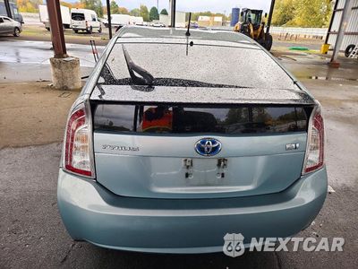 Zdjęcie 6 z 12 samochodu: 2013 TOYOTA PRIUS TWO VIN:JTDKN3DU1D5689841 - miniatura