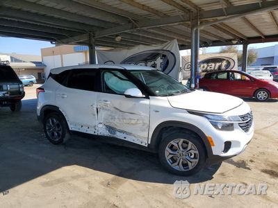 Czwarte zdjęcie samochodu z boku: 2026 KIA SELTOS LX VIN:KNDEPCAA4T7891416 - miniatura