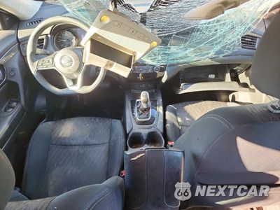 Zdjęcie 8 z 13 samochodu: 2018 NISSAN ROGUE S VIN:5N1AT2MT9JC710408 - miniatura
