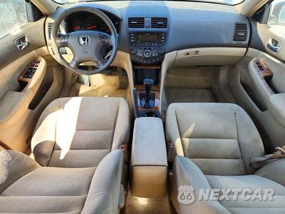 Zdjęcie 8 z 12 samochodu: 2004 HONDA ACCORD EX VIN:1HGCM56664A147967 - miniatura