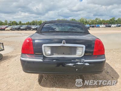 Zdjęcie 6 z 12 samochodu: 2006 LINCOLN TOWN CAR SIGNATURE LIMITED VIN:1LNHM82V06Y625292 - miniatura