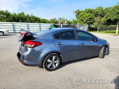 Trzecie zdjęcie samochodu z tyłu: 2018 KIA FORTE S VIN:3KPFL4A76JE200409 - miniatura