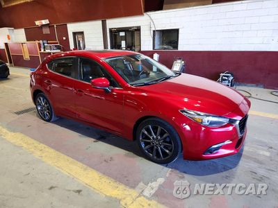 Czwarte zdjęcie samochodu z boku: 2018 MAZDA 3 GRAND TOURING VIN:3MZBN1M39JM215523 - miniatura