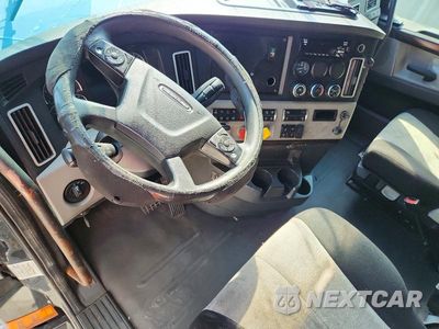 Zdjęcie 8 z 14 samochodu: 2018 FREIGHTLINER CASCADIA 126 SEMI TRUCK VIN:3AKJHHDR4JSJP4493 - miniatura
