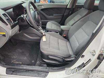 Zdjęcie 7 z 12 samochodu: 2017 KIA FORTE LX VIN:3KPFK4A71HE083013 - miniatura