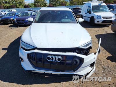 Piąte zdjęcie samochodu w środku: 2022 AUDI E-TRON PREMIUM PLUS VIN:WA1LAAGEXNB012826 - miniatura