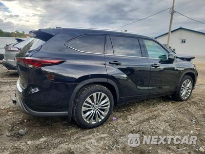 Trzecie zdjęcie samochodu z tyłu: 2024 TOYOTA HIGHLANDER PLATINUM VIN:5TDKDRBH1RS568322 - miniatura