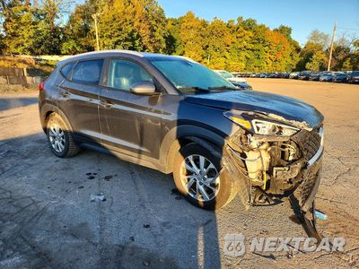 Czwarte zdjęcie samochodu z boku: 2019 HYUNDAI TUCSON VALUE VIN:KM8J3CA42KU935851 - miniatura