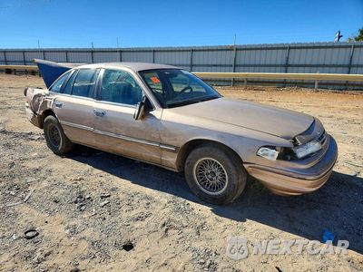 Czwarte zdjęcie samochodu z boku: 1996 FORD CROWN VICTORIA LX VIN:2FALP74W6TX192987 - miniatura