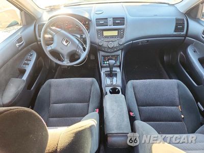 Zdjęcie 8 z 12 samochodu: 2004 HONDA ACCORD LX VIN:1HGCM56354A093907 - miniatura