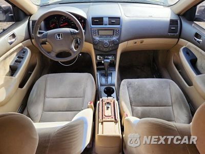 Zdjęcie 8 z 12 samochodu: 2003 HONDA ACCORD LX VIN:1HGCM56383A034624 - miniatura