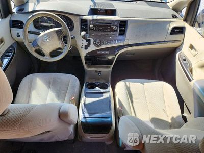 Zdjęcie 8 z 12 samochodu: 2013 TOYOTA SIENNA LE VIN:5TDKK3DC1DS365055 - miniatura