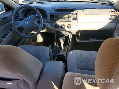 Zdjęcie 8 z 12 samochodu: 2004 TOYOTA CAMRY LE VIN:4T1BE32K34U820643 - miniatura