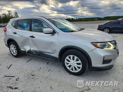 Czwarte zdjęcie samochodu z boku: 2017 NISSAN ROGUE S VIN:JN8AT2MV9HW261721 - miniatura