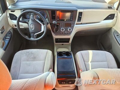 Zdjęcie 8 z 13 samochodu: 2019 TOYOTA SIENNA LE VIN:5TDKZ3DC8KS998919 - miniatura