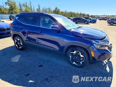 Czwarte zdjęcie samochodu z boku: 2024 KIA SELTOS EX VIN:KNDERCAA0R7598485 - miniatura