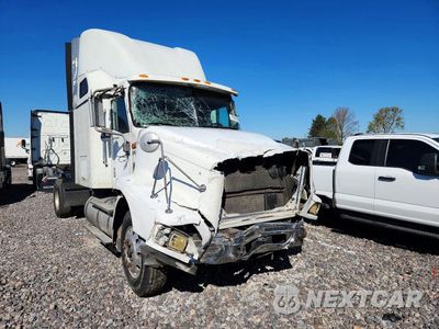 Czwarte zdjęcie samochodu z boku: 2008 INTERNATIONAL 9200I SEMI TRUCK VIN:2HSCDAHN28C567166 - miniatura