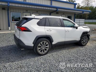 Trzecie zdjęcie samochodu z tyłu: 2019 TOYOTA RAV4 XLE PREMIUM VIN:JTMC1RFV0KD017524 - miniatura