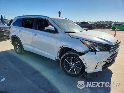 Czwarte zdjęcie samochodu z boku: 2018 TOYOTA HIGHLANDER XLE VIN:5TDKZRFH4JS533094 - miniatura