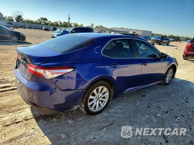 Trzecie zdjęcie samochodu z tyłu: 2018 TOYOTA CAMRY LE VIN:4T1B11HK3JU588421 - miniatura