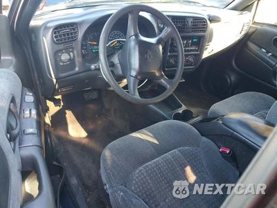Zdjęcie 8 z 12 samochodu: 2000 CHEVROLET BLAZER VIN:1GNCT18WXYK192926 - miniatura