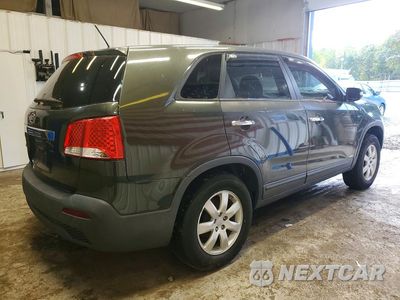 Trzecie zdjęcie samochodu z tyłu: 2011 KIA SORENTO LX VIN:5XYKTCA14BG112905 - miniatura