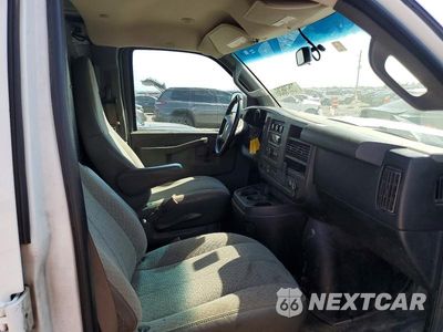 Zdjęcie 10 z 12 samochodu: 2018 CHEVROLET EXPRESS 2500 DELIVERY VAN VIN:1GCWGAFG1J1343024 - miniatura