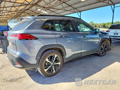 Trzecie zdjęcie samochodu z tyłu: 2025 TOYOTA COROLLA CROSS HYBRID XSE VIN:7MUFBABG4SV089047 - miniatura