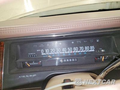 Zdjęcie 9 z 13 samochodu: 1992 LINCOLN TOWN CAR EXECUTIVE VIN:1LNLM81W1NY631816 - miniatura
