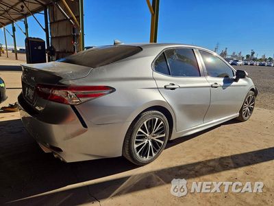 Trzecie zdjęcie samochodu z tyłu: 2020 TOYOTA CAMRY SE VIN:4T1G11AK2LU882749 - miniatura