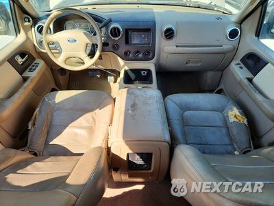 Zdjęcie 8 z 13 samochodu: 2005 FORD EXPEDITION XLT VIN:1FMPU16595LA72652 - miniatura