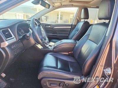 Zdjęcie 7 z 13 samochodu: 2019 TOYOTA HIGHLANDER XLE VIN:5TDKZRFH7KS366571 - miniatura