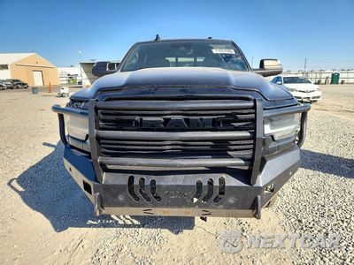 Piąte zdjęcie samochodu w środku: 2019 RAM 2500 LARAMIE VIN:3C6UR5KL6KG624550 - miniatura