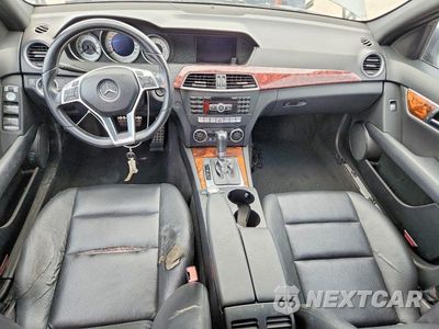 Zdjęcie 8 z 12 samochodu: 2012 MERCEDES-BENZ C 250 VIN:WDDGF4HB5CR217981 - miniatura