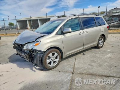 2017 TOYOTA SIENNA LE 5TDKZ3DC3HS869057 - główne zdjęcie licytacji z USA - miniatura