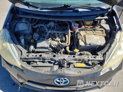 Zdjęcie 11 z 12 samochodu: 2012 TOYOTA PRIUS C THREE VIN:JTDKDTB33C1008016 - miniatura