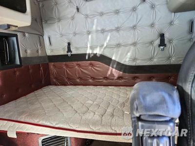 Zdjęcie 10 z 14 samochodu: 2000 VOLVO VNL SEMI TRUCK VIN:4V4ND1RH6YN783546 - miniatura