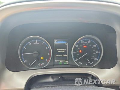 Zdjęcie 9 z 13 samochodu: 2018 TOYOTA RAV4 LIMITED VIN:JTMYFREV5JD119053 - miniatura