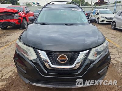 Piąte zdjęcie samochodu w środku: 2017 NISSAN ROGUE SV VIN:5N1AT2MT9HC885008 - miniatura