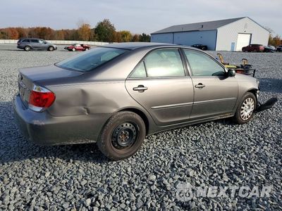 Trzecie zdjęcie samochodu z tyłu: 2005 TOYOTA CAMRY XLE VIN:4T1BE30K55U626362 - miniatura