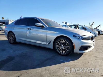 Czwarte zdjęcie samochodu z boku: 2019 BMW 530E VIN:WBAJA9C55KB393947 - miniatura